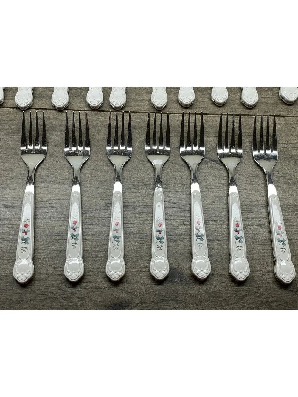 Pfaltzgraff Snow Village Flatware 8 Place Settings **39 Pcs Stainless Silverware